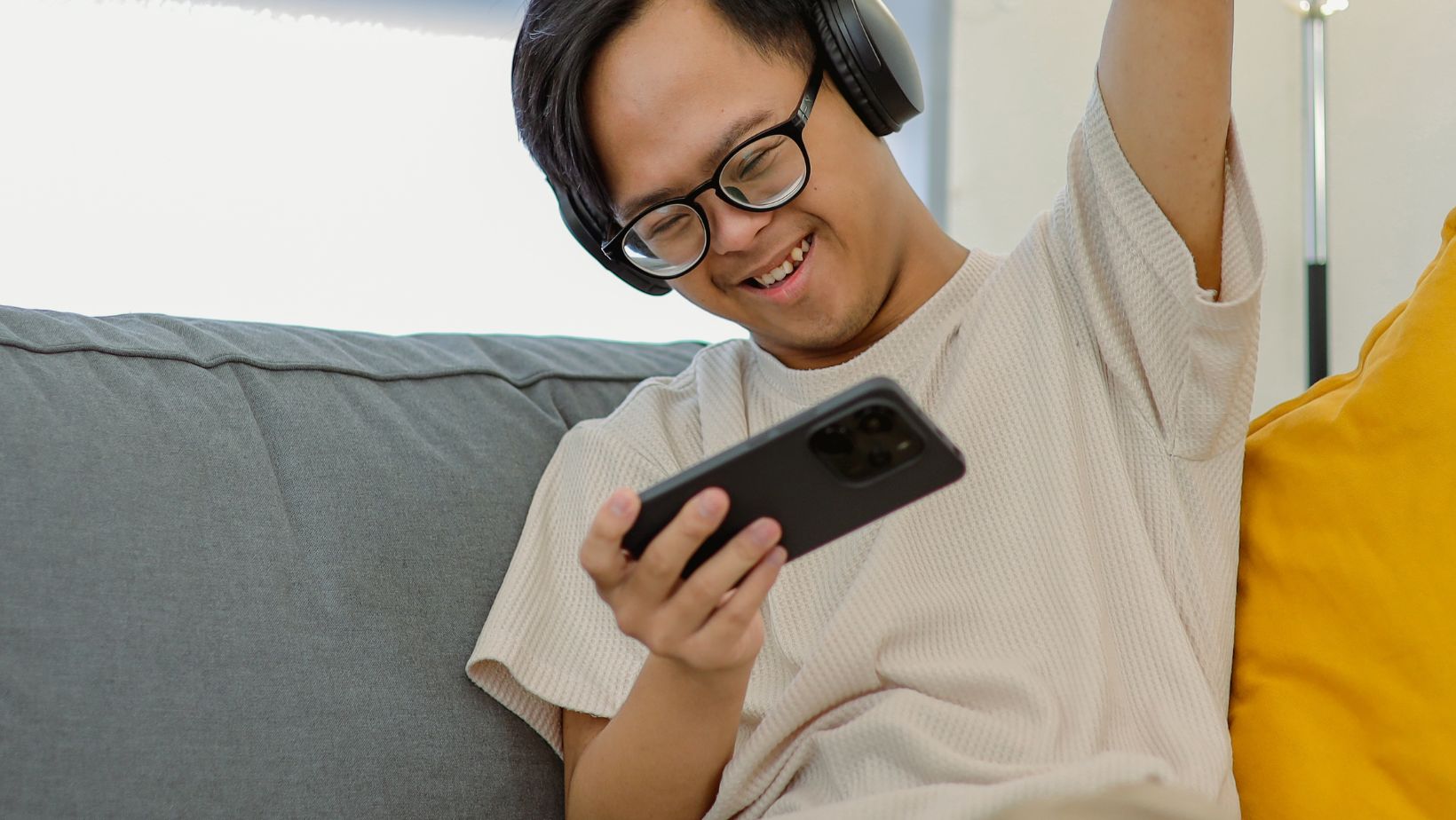 8 Fun Mobile Games To Play On The Go